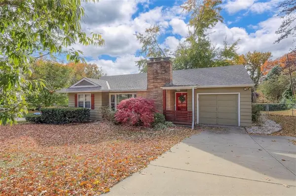 211 NW Briarcliff Road, Kansas City, MO 64116