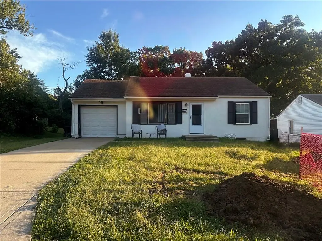 909 E 100th Terrace, Kansas City, MO 64131 - Image #1