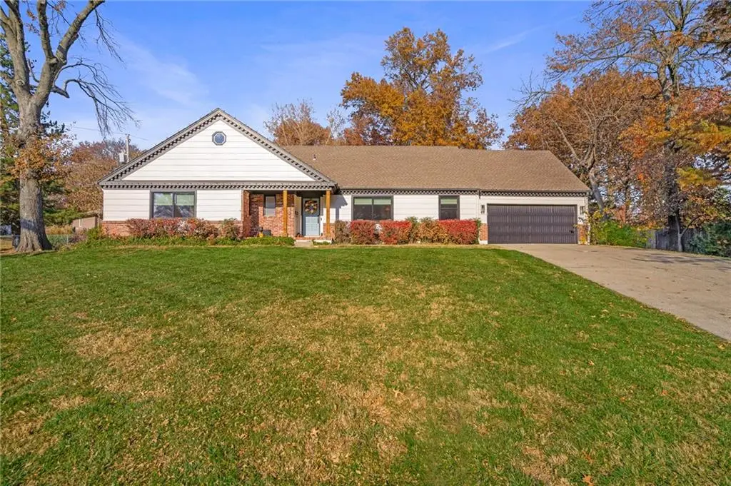 10227 Oakridge Circle, Overland Park, KS 66212 - Image #1