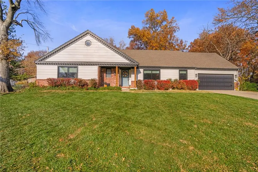 10227 Oakridge Circle, Overland Park, KS 66212 - Image #2