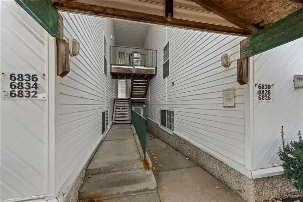 6826 N Olive Street, Gladstone, MO 64118 - Image #1