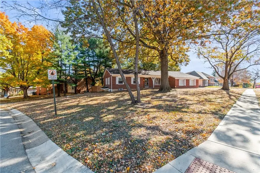 12923 Beacon Avenue, Grandview, MO 64030 - Image #2