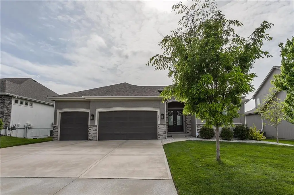 6031 Lakecrest Drive, Shawnee, KS 66218 - Image #1