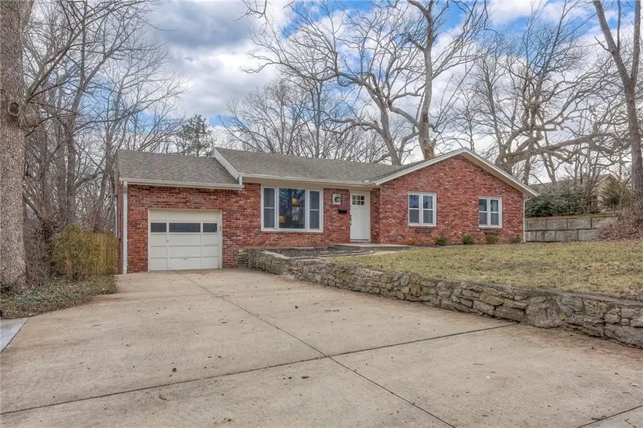 5841 Blackhoof Trail, Merriam, KS 66203 - Image #2