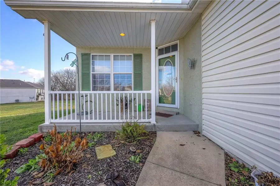 1303 N 158th Court, Basehor, KS 66007 - Image #3