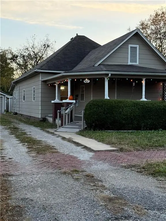 907 W 2nd Street, Coffeyville, KS 67337 - Image #2