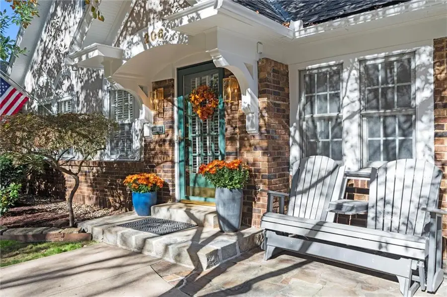 206 E 67th Street, Kansas City, MO 64113 - Image #2