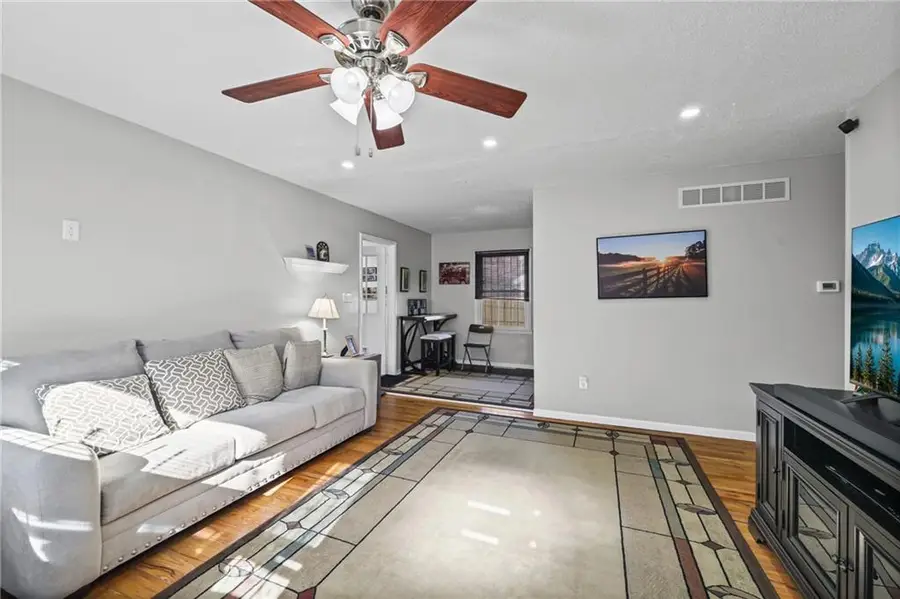 16606 E Salisbury Road, Independence, MO 64056 - Image #2