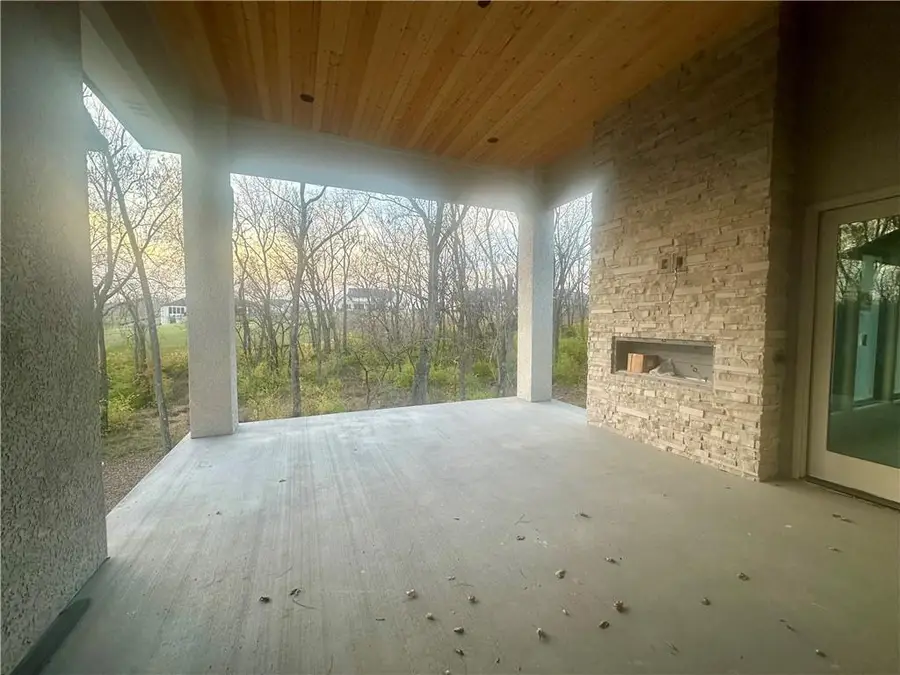 7260 NW Pampas Lane, Parkville, MO 64152 - Image #3