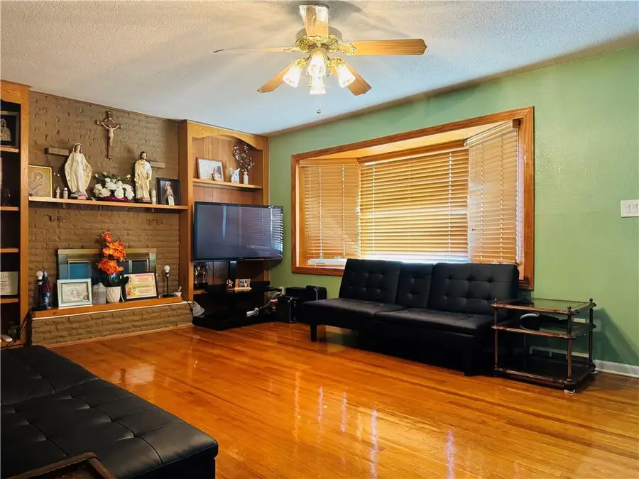 7412 N Wayne Avenue, Kansas City, MO 64118 - Image #2