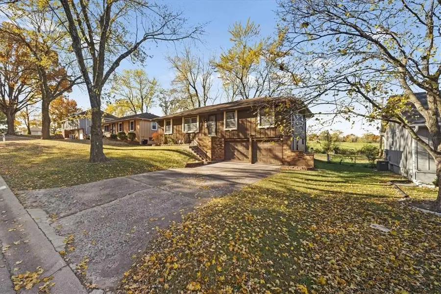 11142 Spring Valley Road, Kansas City, MO 64134 - Image #2