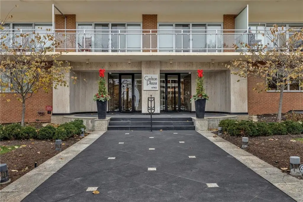 4740 Roanoke Parkway #305, Kansas City, MO 64112 - Image #1