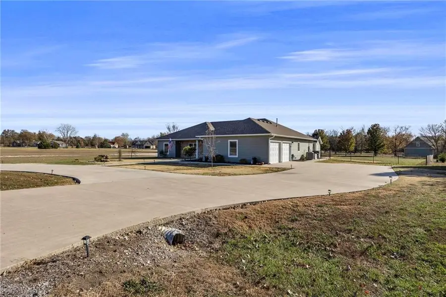2114 Ironwood Drive, Fort Scott, KS 66701 - Image #2