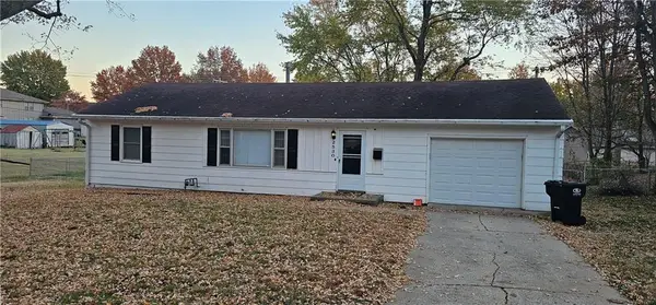 2530 Queen Ridge Drive, Independence, MO 64055