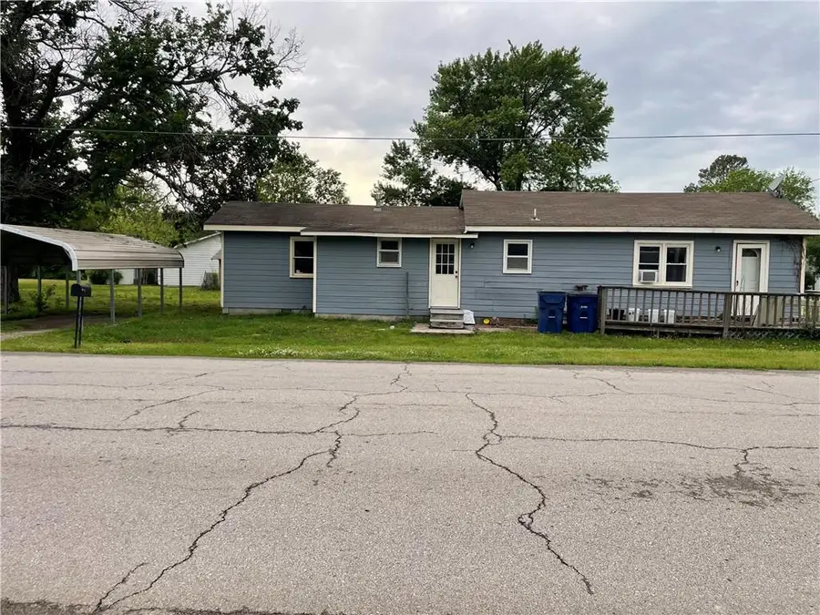113 W 4th Street, Coffeyville, KS 67337 - #2