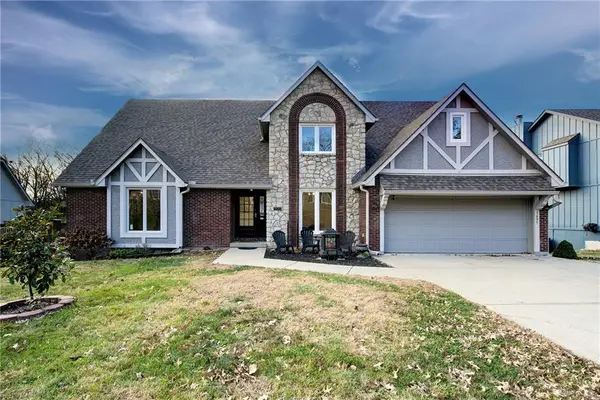 3695 SW Kimstin Circle, Blue Springs, MO 64015