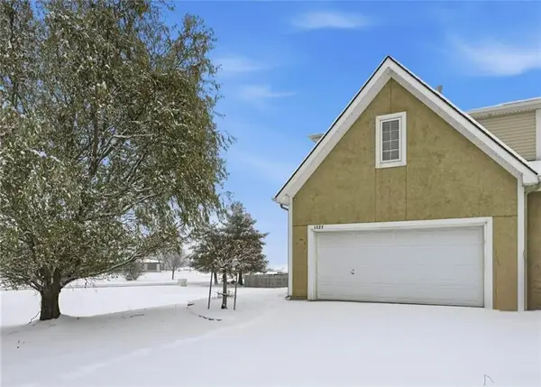 1323 N 158th Court, Basehor, KS 66007