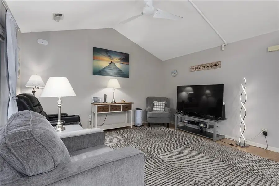 2407 NE 68th Street, Gladstone, MO 64118 - Image #3