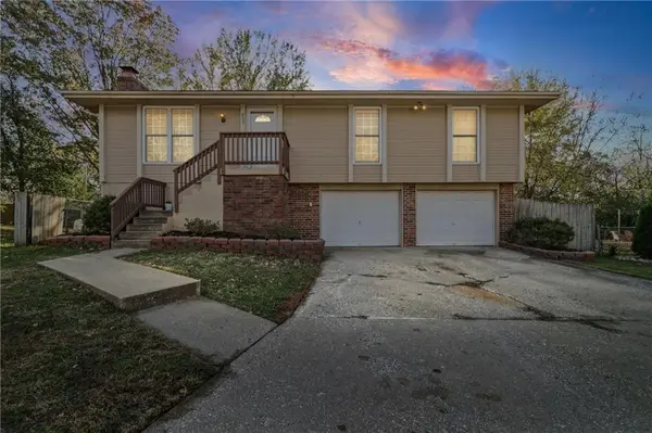 633 SW 36th Terrace, Lee's Summit, MO 64082