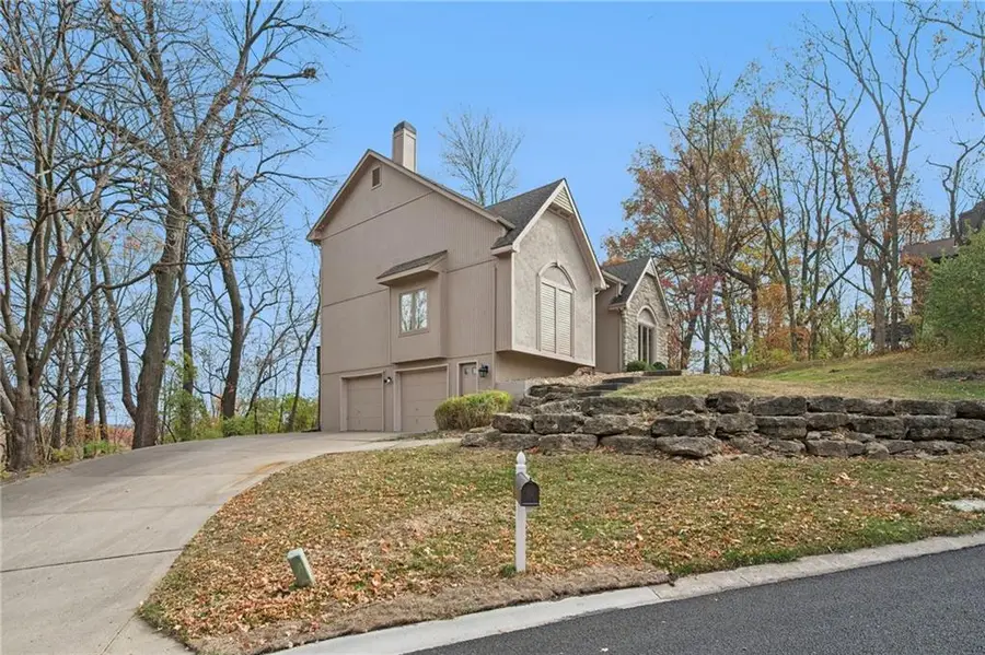 5305 NW Bluff Drive, Kansas City, MO 64152 - Image #2