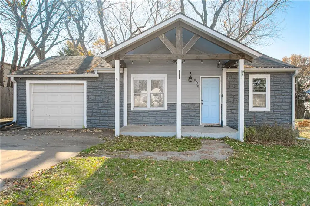 609 NE 76th Terrace, Gladstone, MO 64118 - Image #1