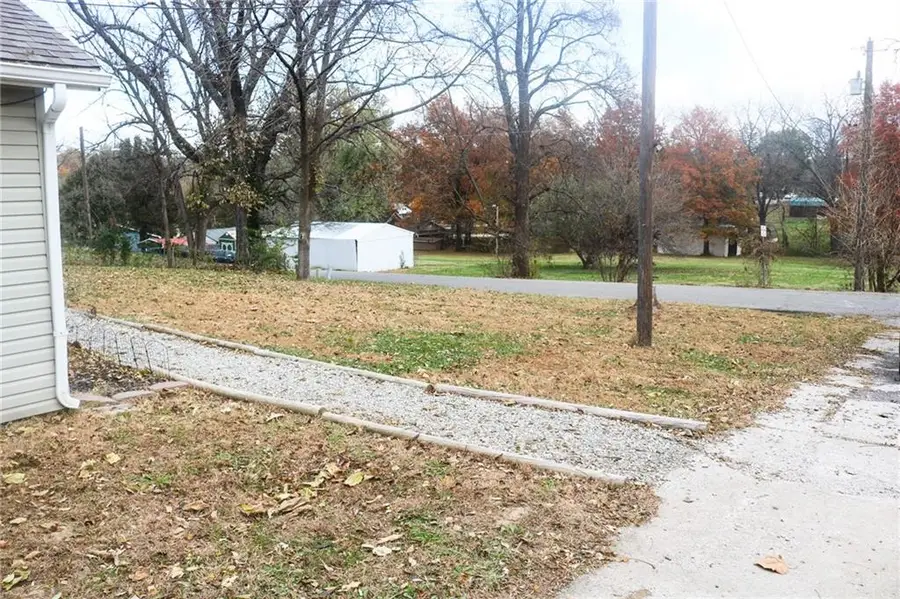 4910 Clover Road, Saint Joseph, MO 64505 - Image #3