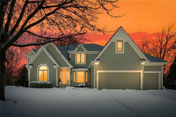 4617 NW Birkdale Court, Lee's Summit, MO 64064