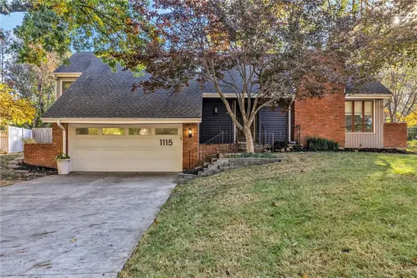 1115 NE Oak Tree Drive, Lee's Summit, MO 64086