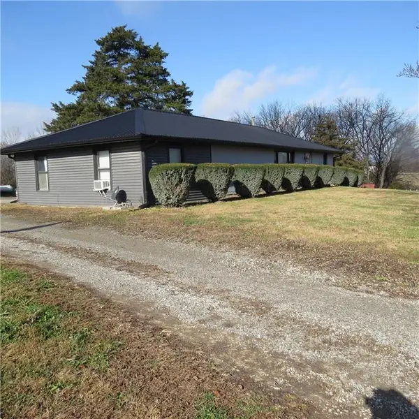 8019 NW Sale Barn Road, Cameron, MO 64429
