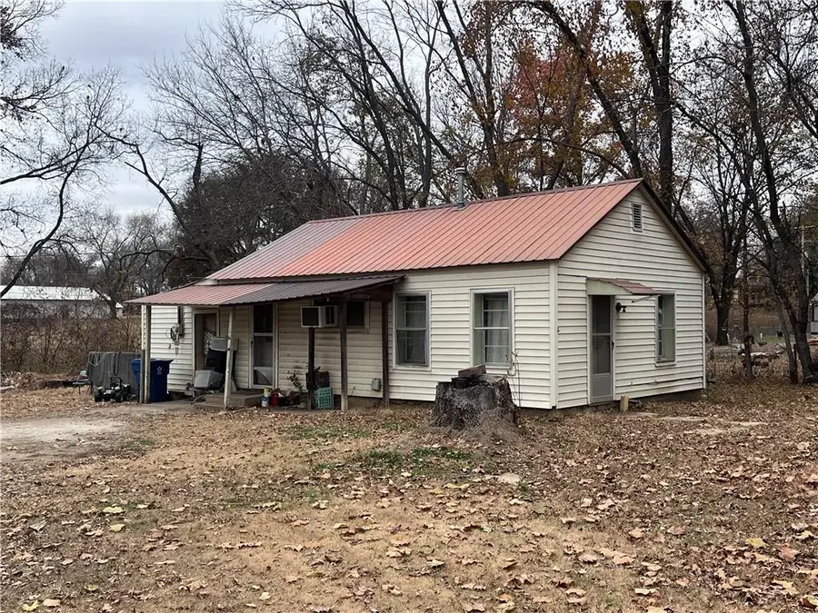 202 1/2 Independence Avenue, Dearing, KS 67340 - Image #2