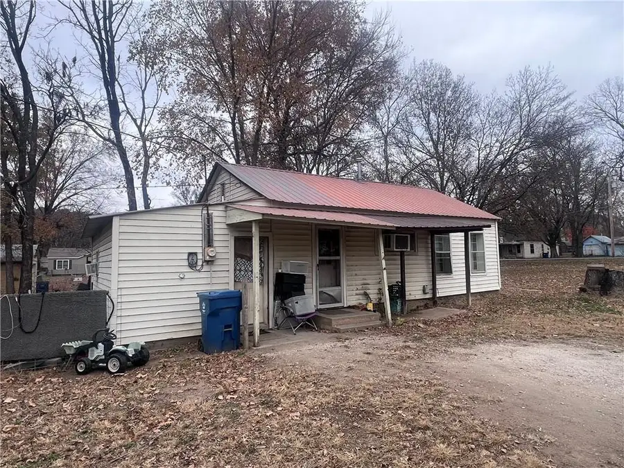 202 1/2 Independence Avenue, Dearing, KS 67340 - Image #3