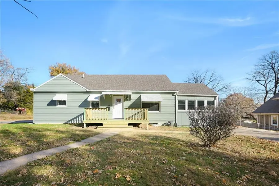 8301 Highland Avenue, Kansas City, MO 64131 - Image #2