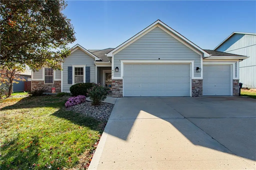 802 Green Drive, Grain Valley, MO 64029 - Image #1