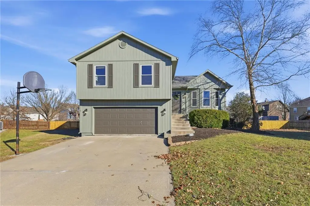 430 W Skylark Circle, Gardner, KS 66030 - Image #1