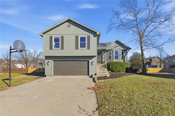 430 W Skylark Circle, Gardner, KS 66030