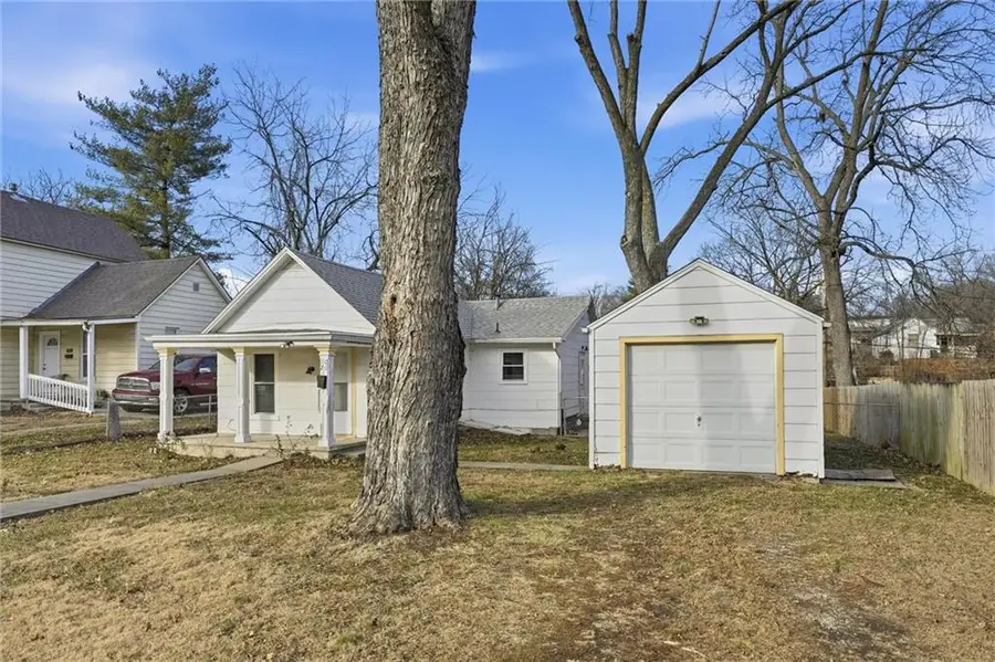 1020 Randolph Street, Leavenworth, KS 66048 - #3