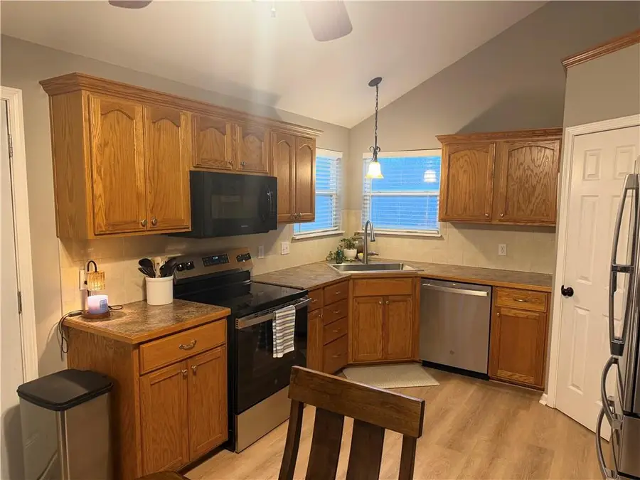 521 Hillbrook Drive, Lansing, KS 66043 - Image #3