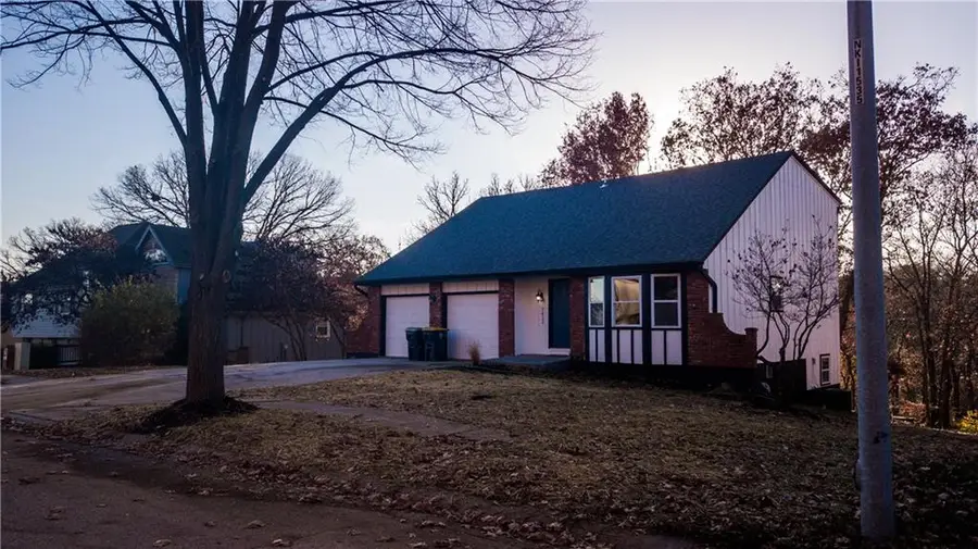 7412 N Strathbury Avenue, Kansas City, MO 64151 - Image #2