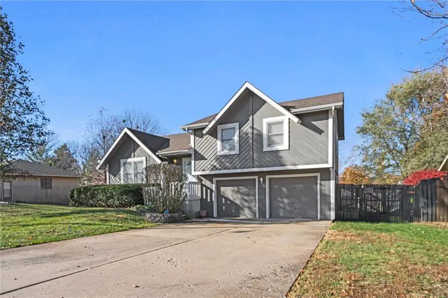 1184 S Delaware Street, Tonganoxie, KS 66086 - Image #2