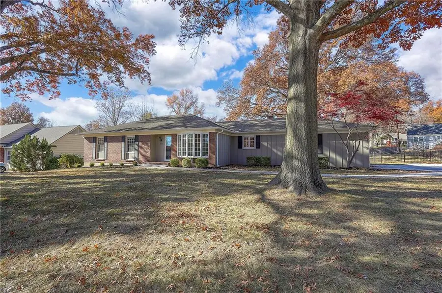 10314 Manor Road, Leawood, KS 66206 - Image #2