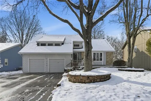 708 SW Savannah Drive, Lee's Summit, MO 64081