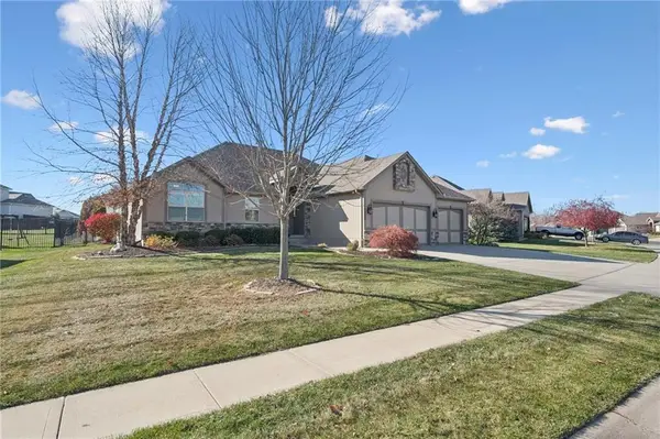 1100 SW Conch Way, Lee's Summit, MO 64064