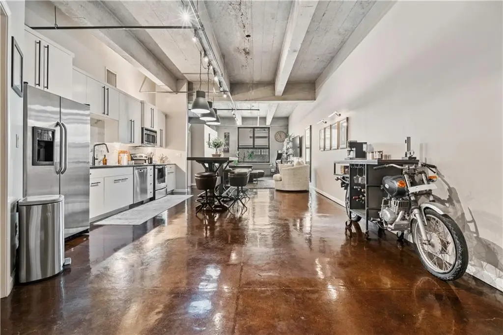 360 W Pershing Road #030, Kansas City, MO 64108 - #1