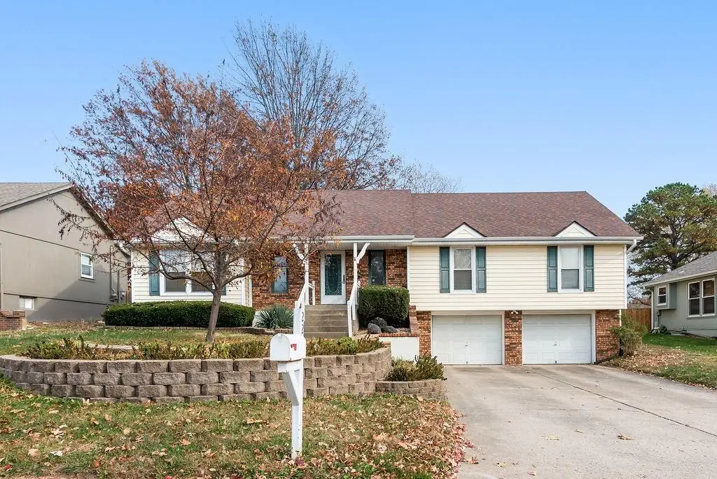 2208 NW 9th Street, Blue Springs, MO 64015 - Image #1
