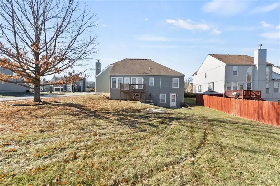 9301 N Charlotte Court, Kansas City, MO 64155 - Image #2