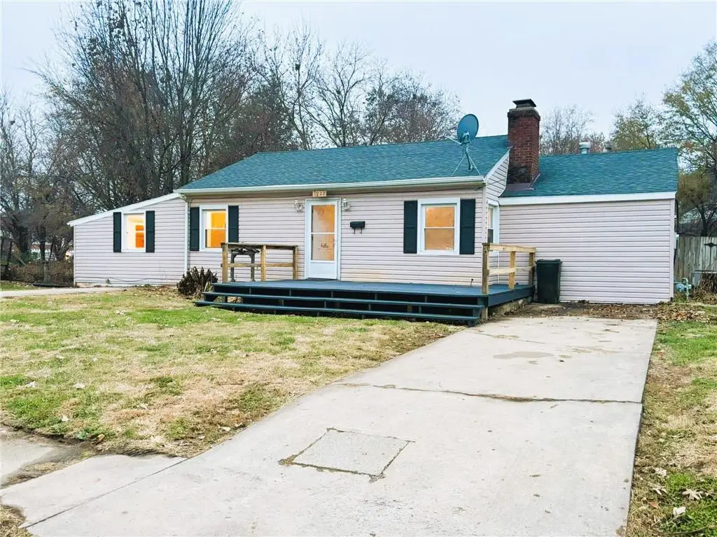 1922 Spratt Avenue, Saint Joseph, MO 64507 - Image #1