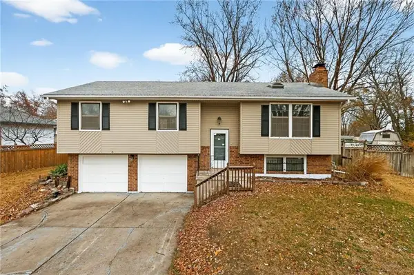 13501 Park Hills Drive, Grandview, MO 64030