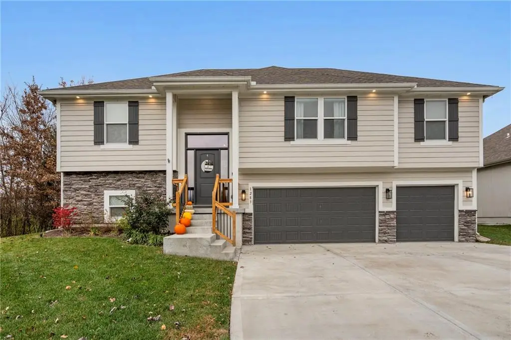 1283 NW Lindenwood Drive, Grain Valley, MO 64029 - Image #1