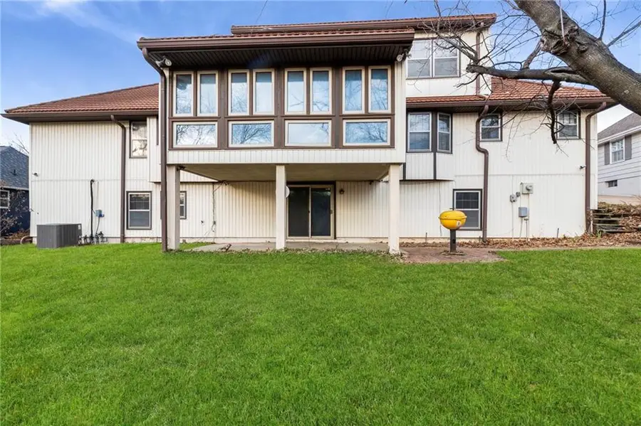 513 NW Briarcliff Road, Kansas City, MO 64116 - Image #2