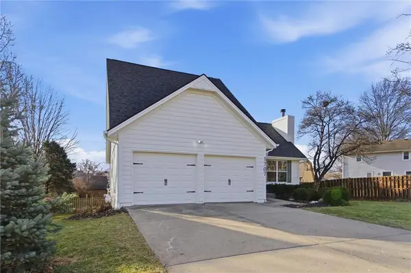 1707 NE Duchess Drive, Lee's Summit, MO 64086